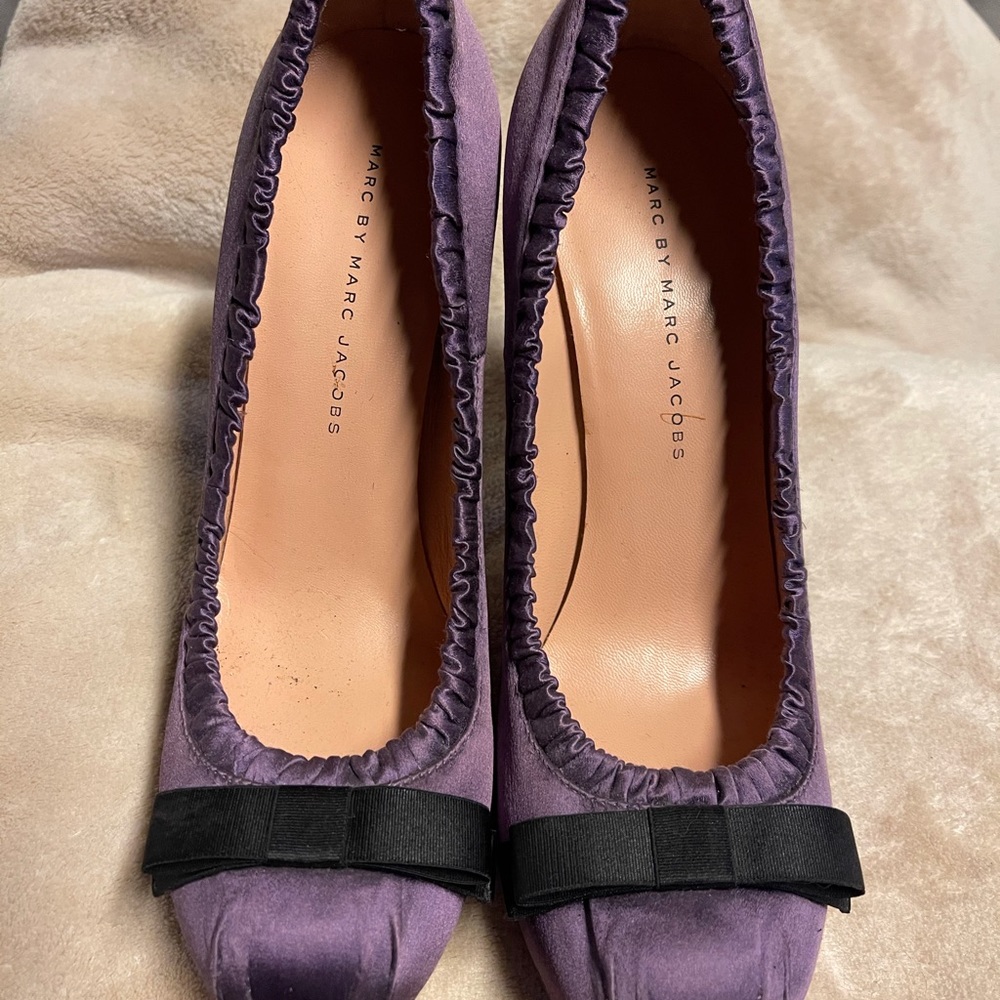 Marc Jacobs size 38 round toe heel.